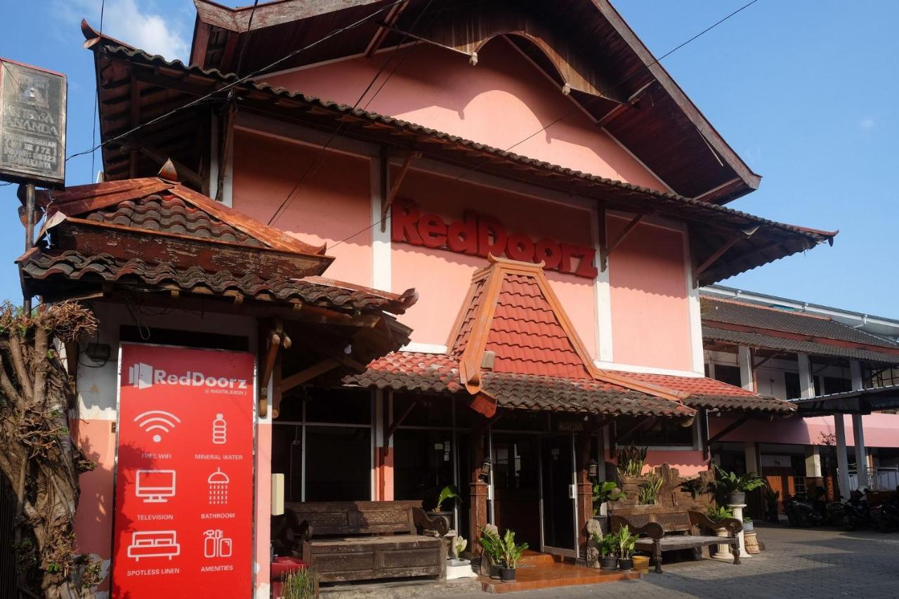 Reddoorz @ Mantrijeron 2 Hotel Jogjacarta Exterior foto